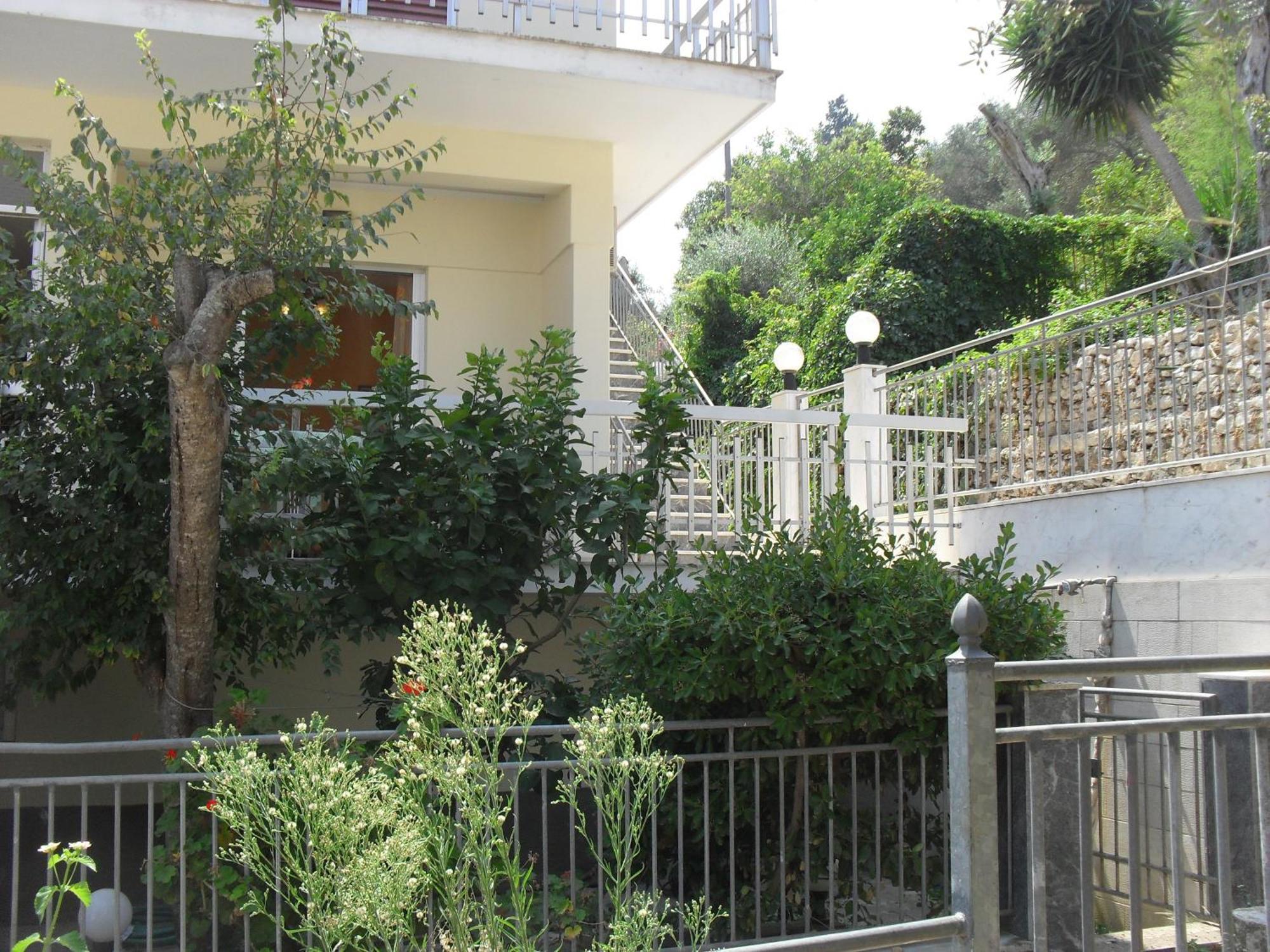 Cornelia Lákka Exterior foto